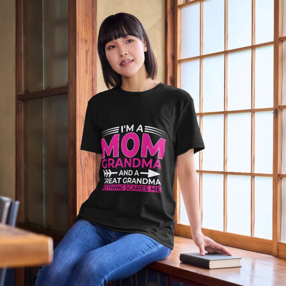 I'm A Mom Grandma And A Great Grandma Nothing Scares Me T-shirt - Image 2