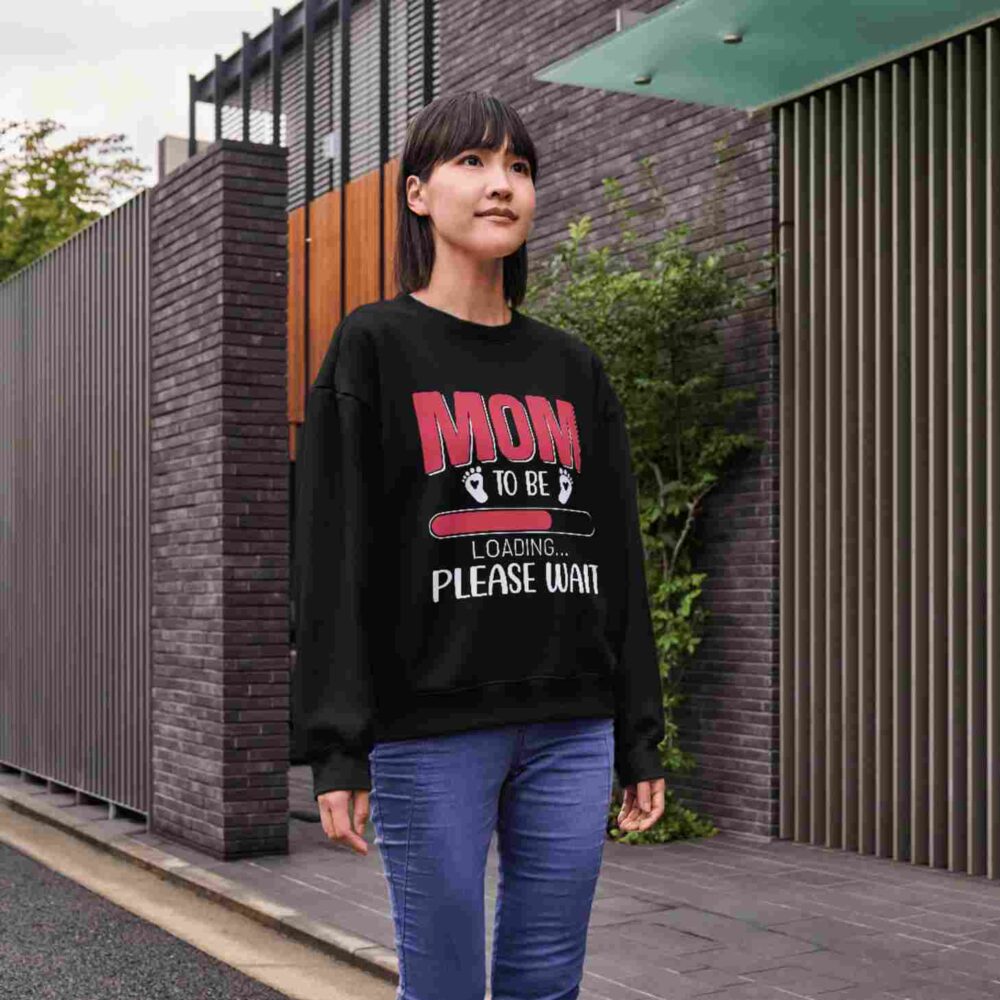 Mom to be Loading Please wait T-shirt - Image 3